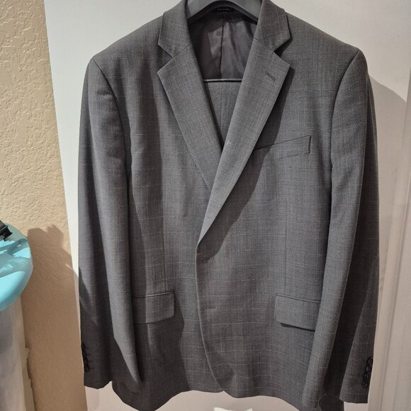 Stafford Men's Stretch Windowpane 2 Piece Classic Fit Wool Suit - Picture 1 of 9
